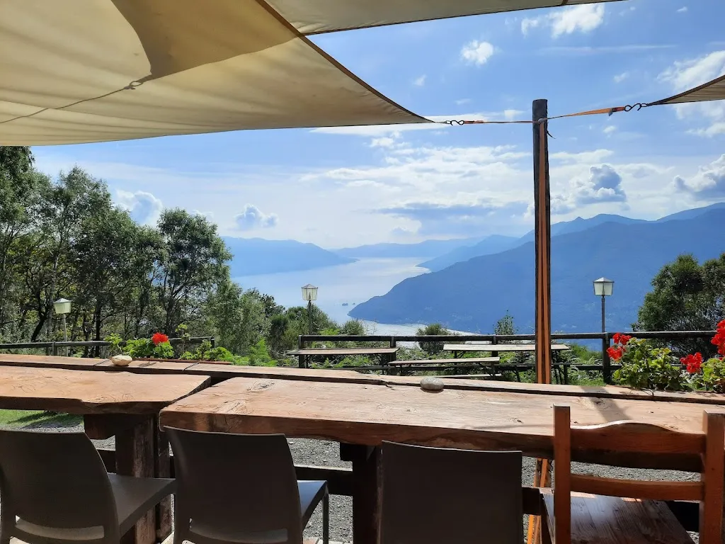 Ristoro Lago Delio restaurant in Maccagno
