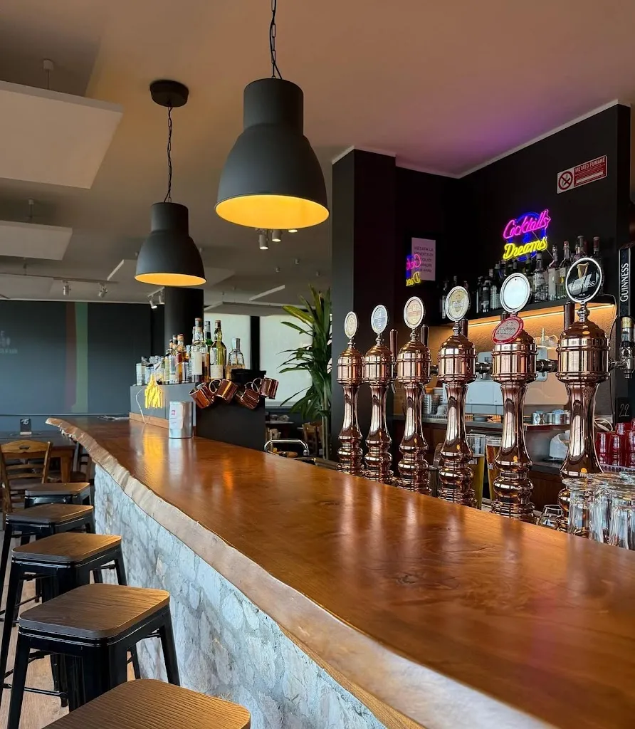 Hacienda Pizza, burger & show dinner restaurant in Madignano