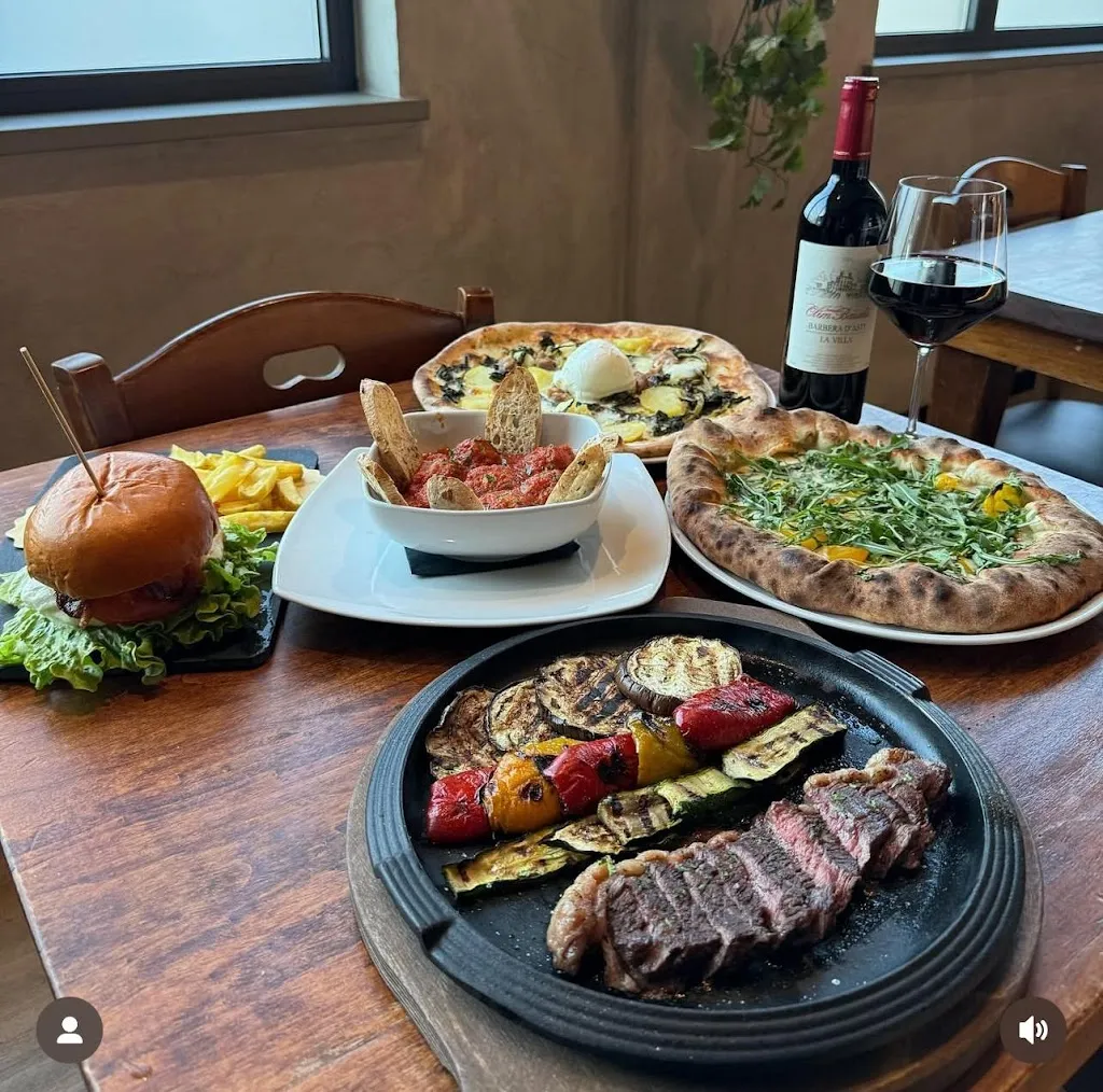 Hacienda Pizza, burger & show dinner_Madignano_slider_image_2