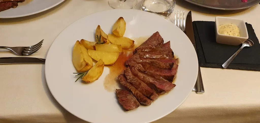 Niklas Nygren_Eden - Restaurant & Lounge Bar_Magenta_review