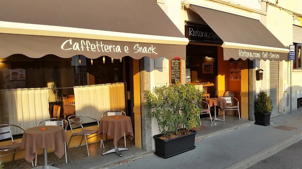 Izzy Bar restaurant in Marcallo