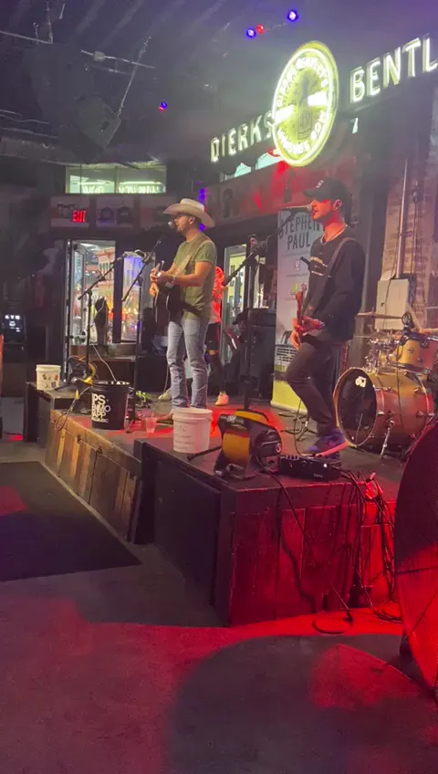 Izzy Bar_Marcallo_slider_image_2