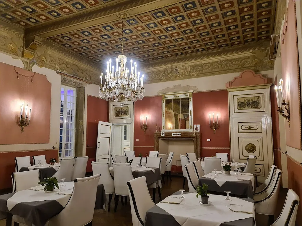 Villa Garden restaurant in Marcallo