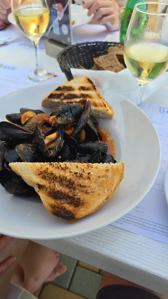 Habaak Truth_Baia Bianca_Manerba del Garda_review