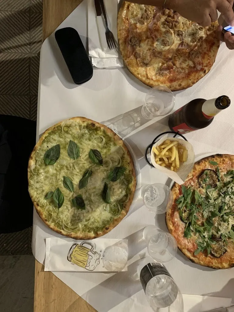 Gloria Guida_Pizzeria Gyon Py_Avetrana_review
