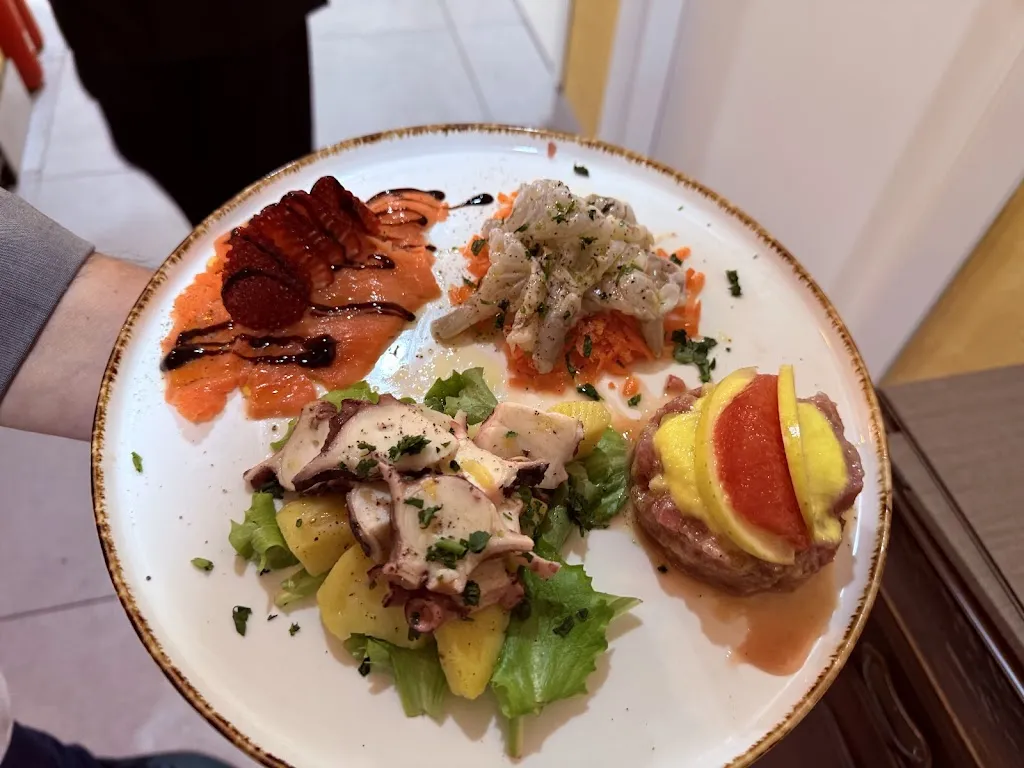 Demetra Pizzeria e Griglieria restaurant in Marchirolo