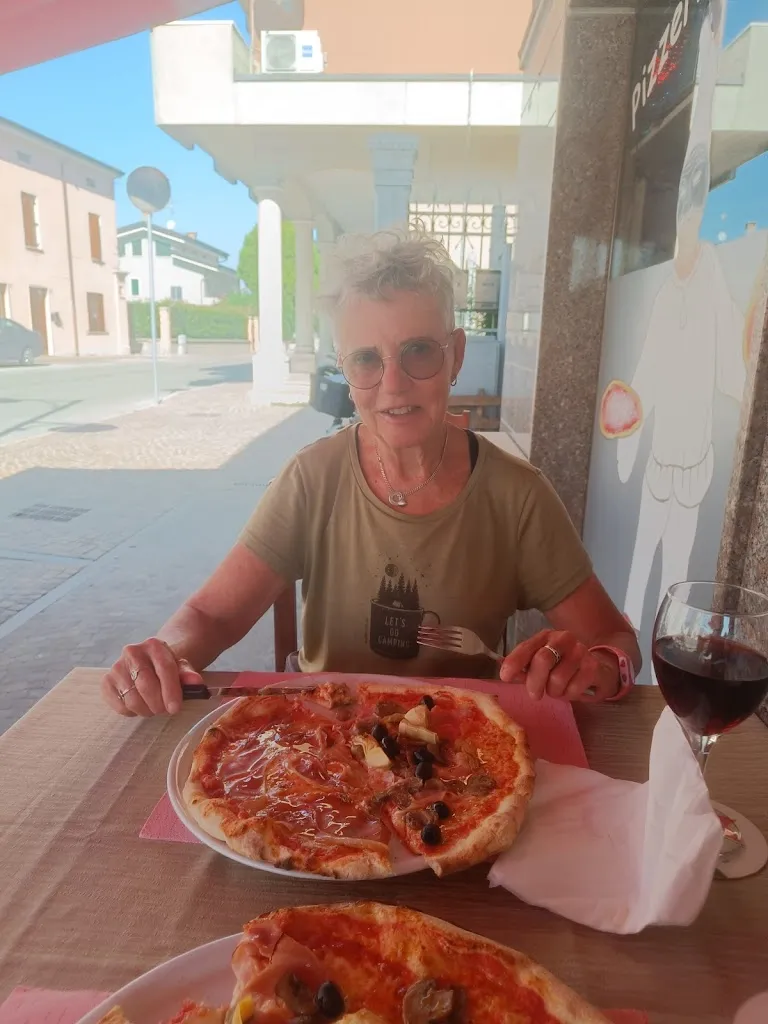 Pizzeria Pulcinella_Marmirolo_slider_image_3