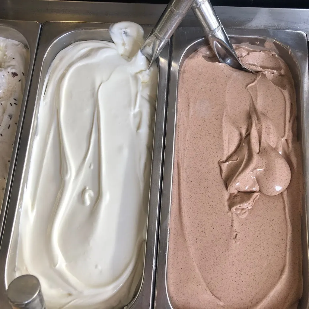 Gelateria Bar B and B restaurant in Maslianico