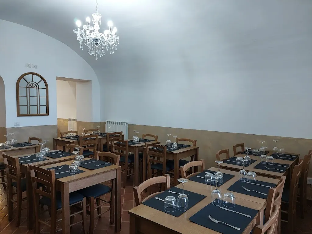 Pizzeria Trattoria L'Artigiano restaurant in Capestrano