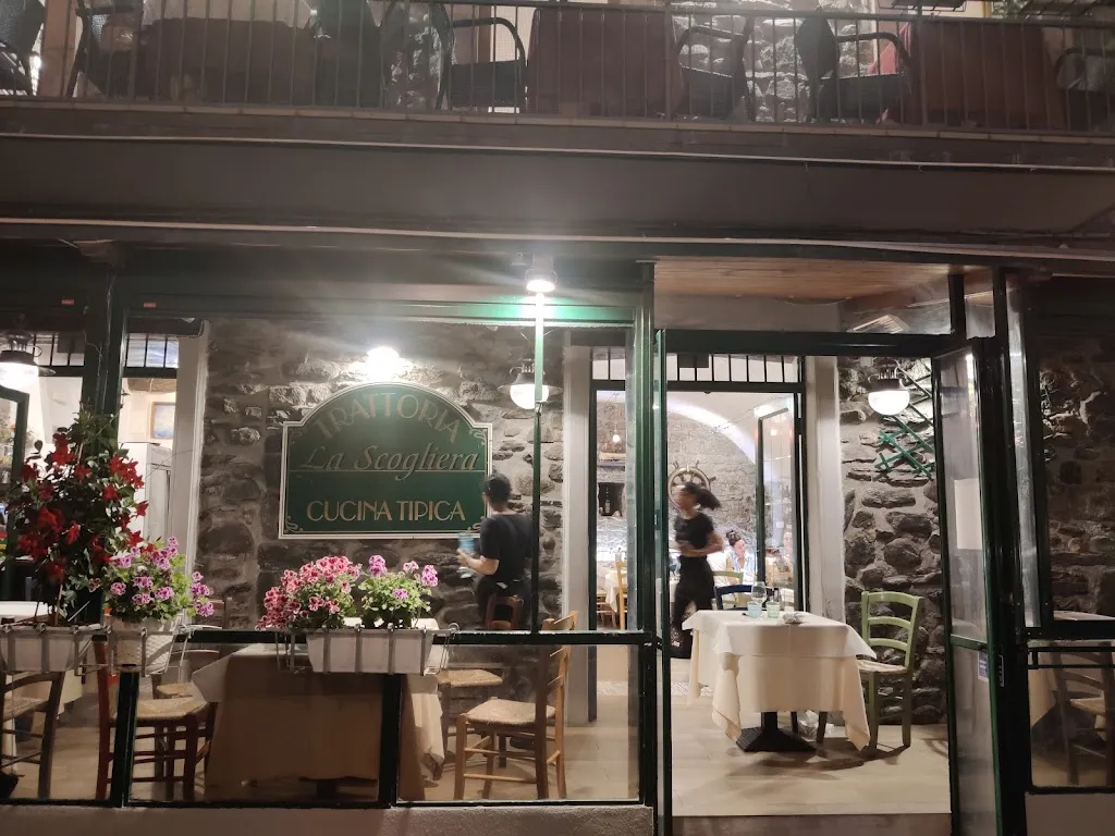 Trattoria La Scogliera restaurant in Menarola