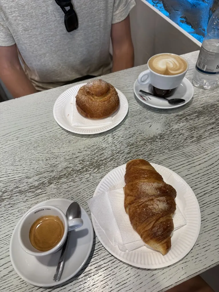 Karolyn Holloway_IL PORTICCIOLO ristorante pizzeria_Menarola_review