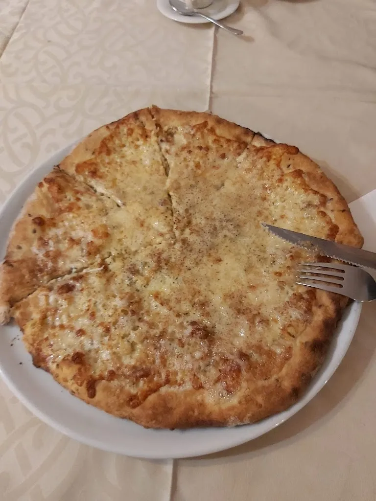 Sere T_Ristorante Pizzeria Margarita_Mesero_review