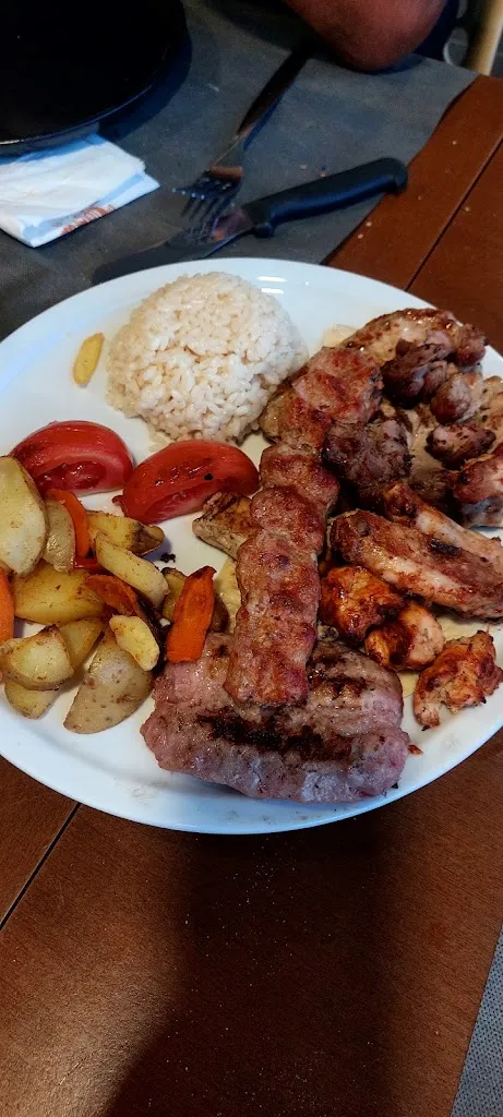 Ornela Ferraro_Restaurant Mixgrill_Mesenzana_review