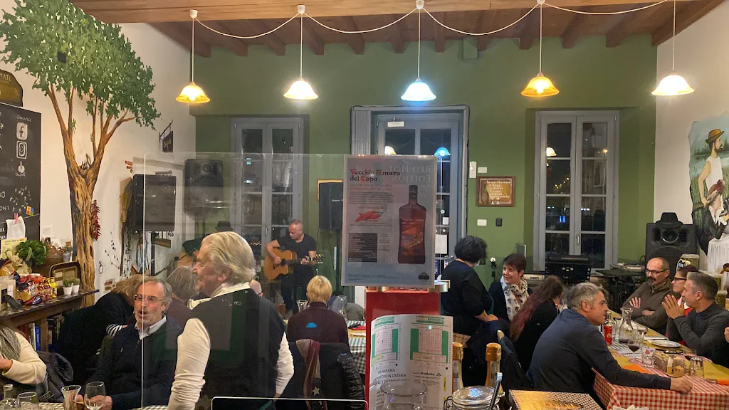 Osteria Social Food restaurant in Mezzago