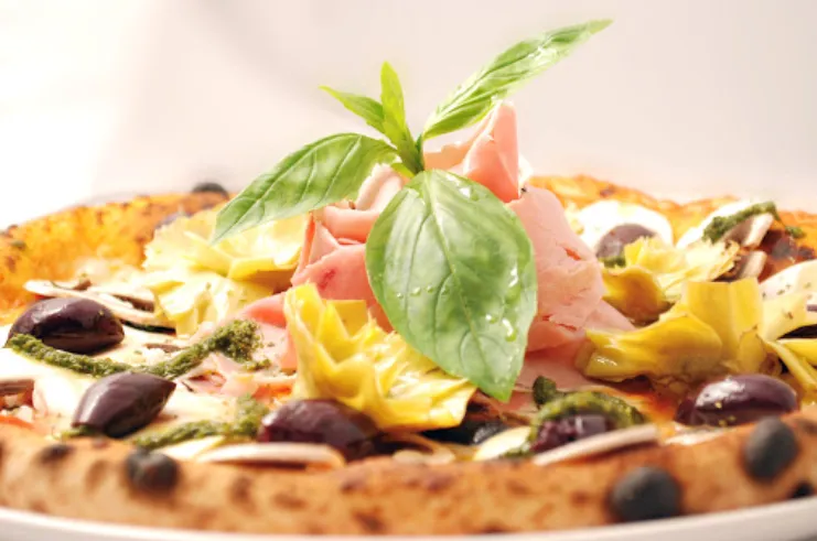 Pizzeria La Taverna restaurant in Mezzago