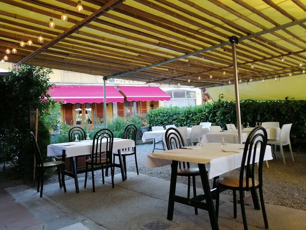 Ristorante Pizzeria Alle grotte di Ares restaurant in Miradolo Terme