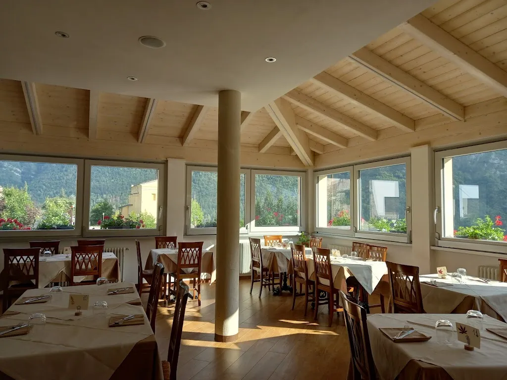 Trattoria Pizzeria La Mela restaurant in Moio de' Calvi