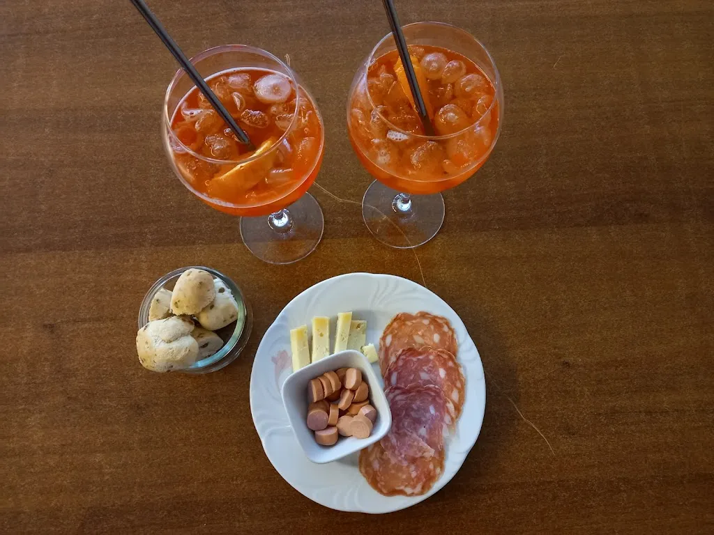 Trattoria Pizzeria La Mela_Moio de' Calvi_slider_image_3