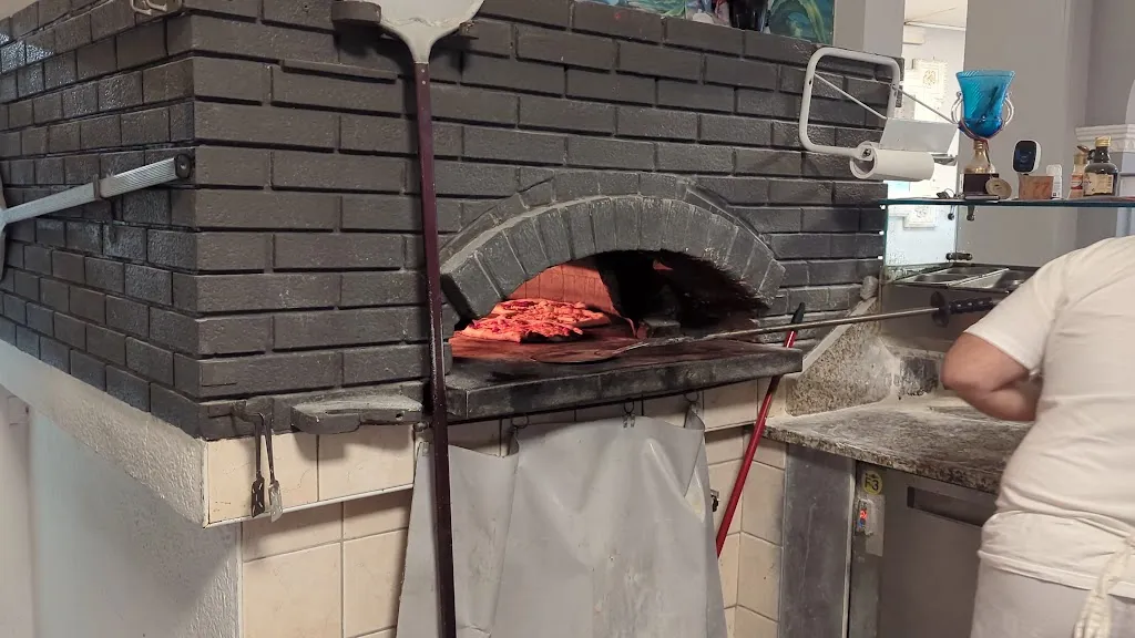 Vlad Aculov_Pizzeria Ristorante Cavour_Molinetto_review