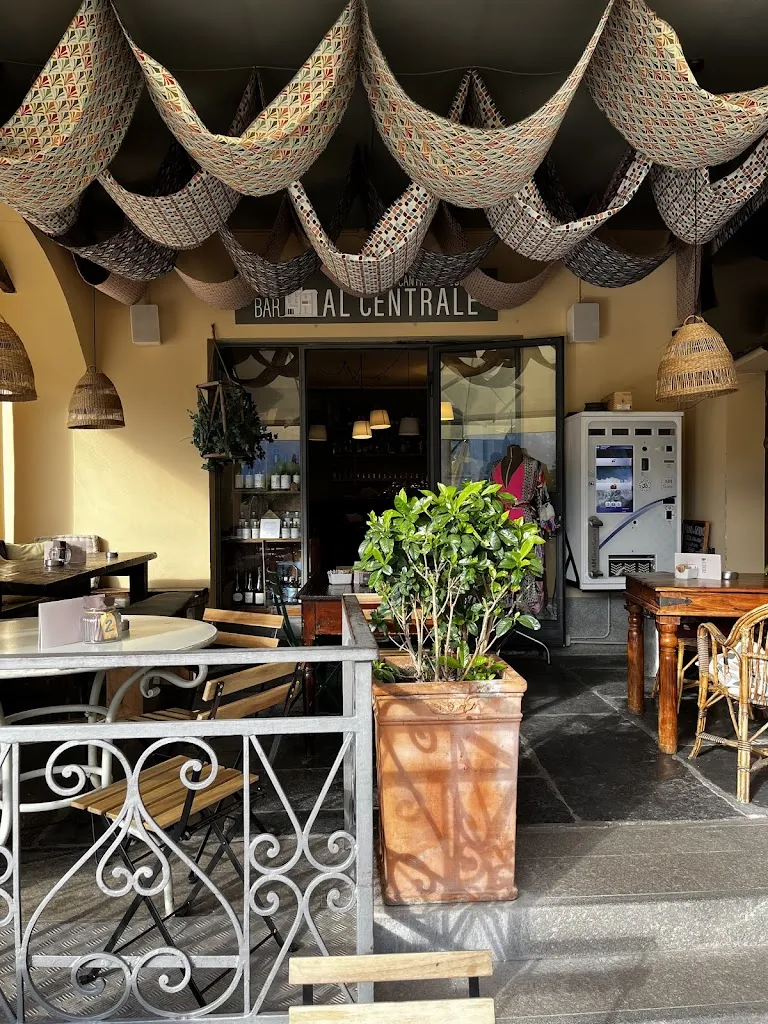 Bacho Chubinidze_BAR AL CENTRALE Cantina e Cucina_Moltrasio_review