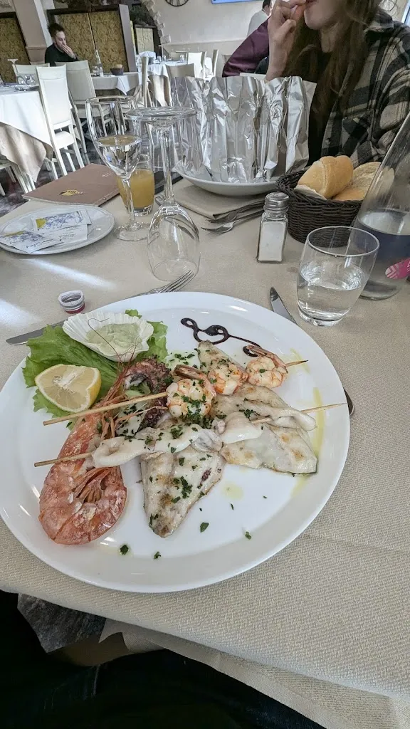 Fernando Ibarra_La Plasa Iscla_Monno_review