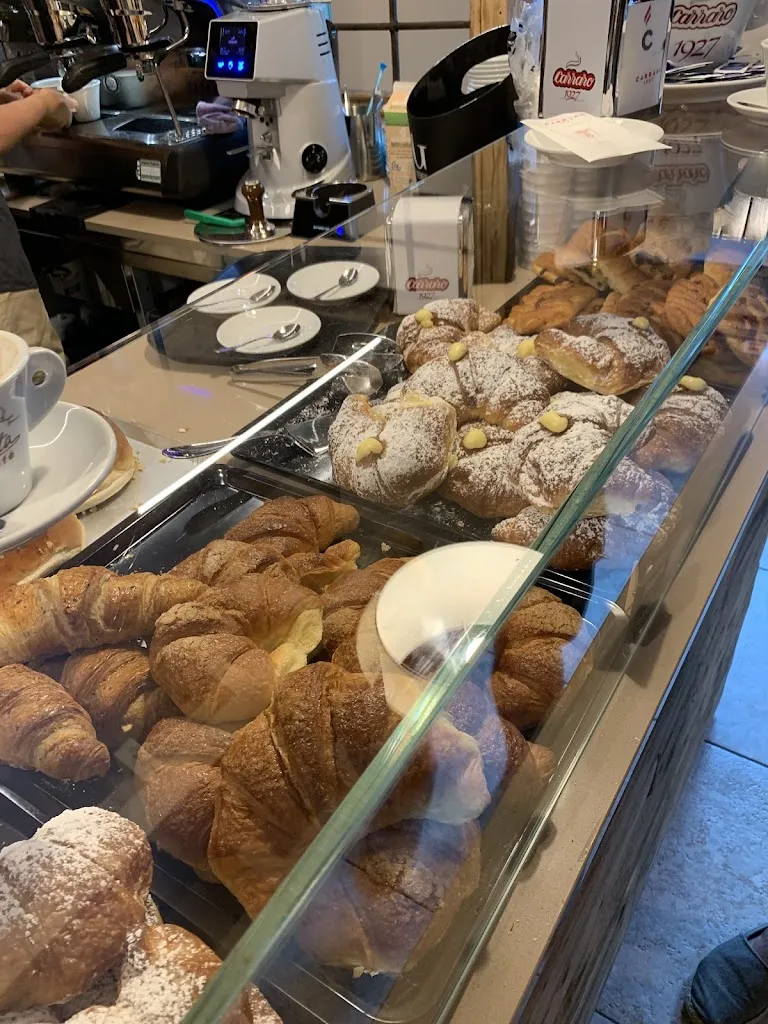 Aleksandrs Zavoloks_La baita café_Monno_review