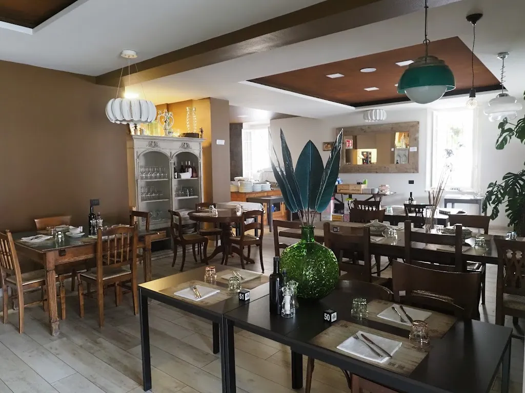 Dogana Bistrot restaurant in Moniga del Garda