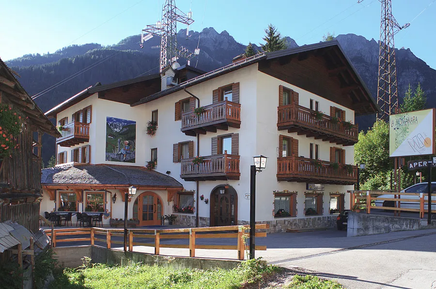 Albergo Ristorante La Montanara | Pizzeria Ipiza restaurant in Montanara