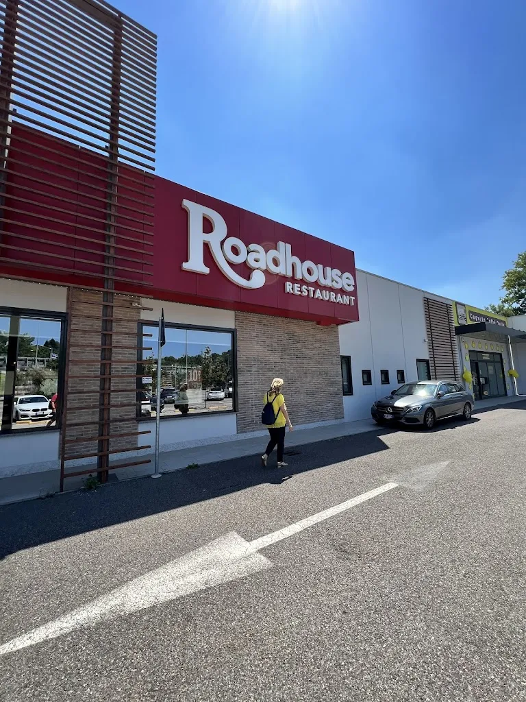 ROADHOUSE RESTAURANT MONTANO LUCINO_Montano Lucino_slider_image_1