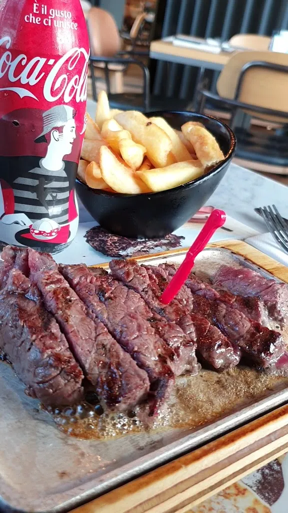 ROADHOUSE RESTAURANT MONTANO LUCINO_Montano Lucino_slider_image_2