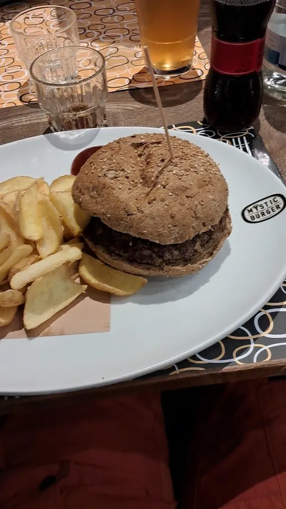 Mystic Burger_Montorfano_slider_image_2