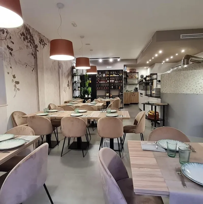 Pizzeria e Antipasteria L' Angoletto restaurant in Bitritto