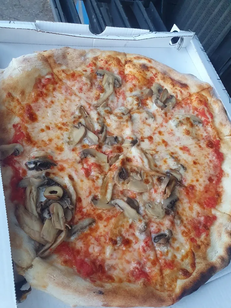 Jan Pokorny_Pizzeria Carpe Diem di Gaetano Zappalà - pizzeria d'asporto con forno a legna_Montichiari_review