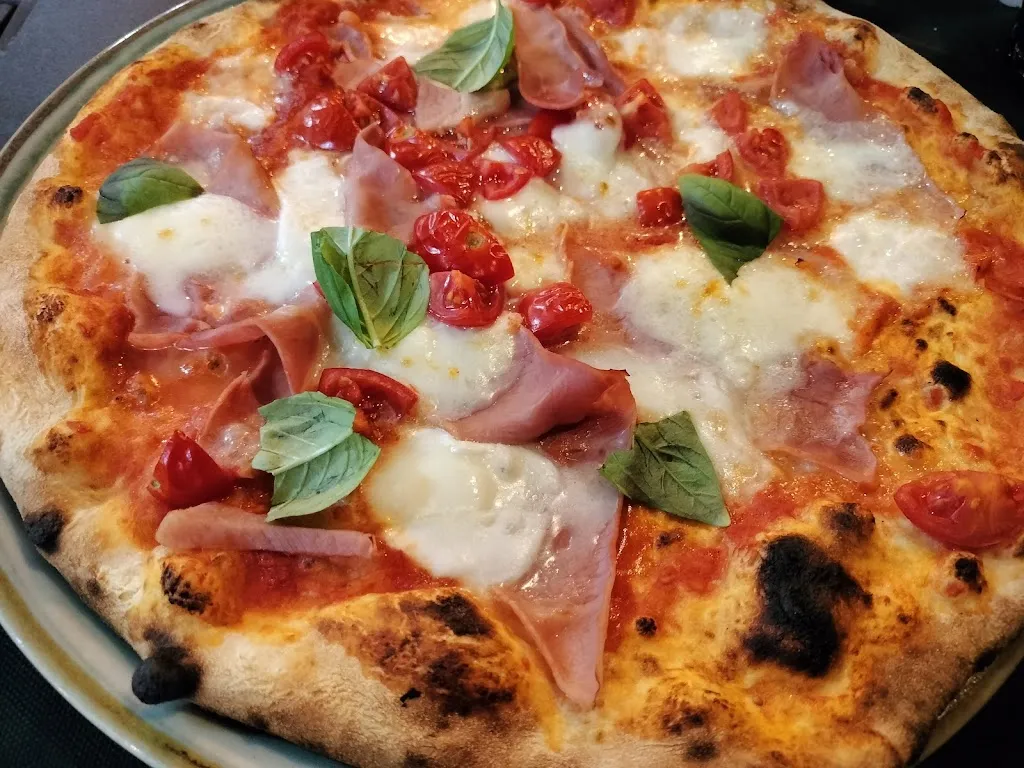 Enza Caprio_Pizzeria la Signora_Bitritto_recensione