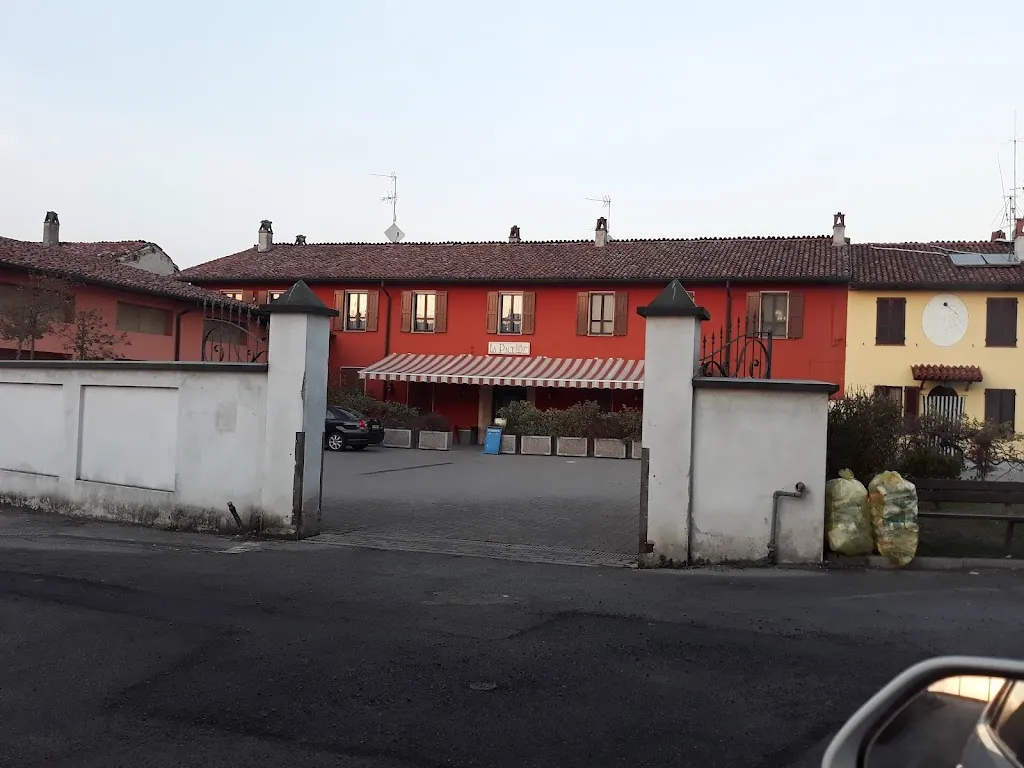 Bar La Pace restaurant in Motta Baluffi