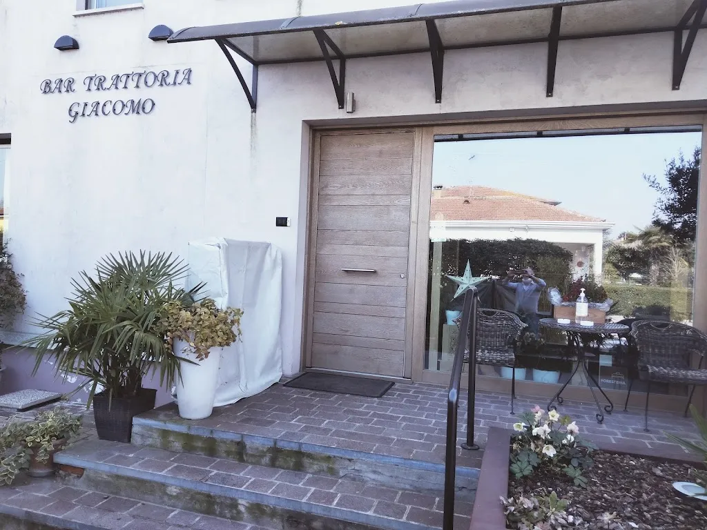 Trattoria Da Giacomo restaurant in Mottella