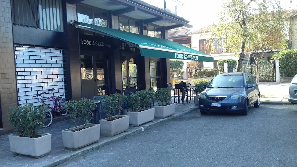 Four Roses Pub restaurant in Motta Visconti