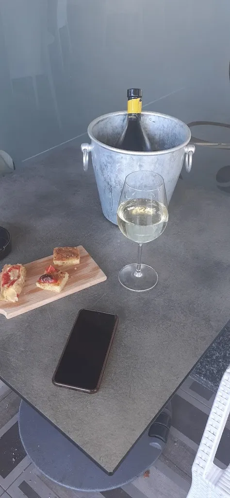 Menu_White Bar_Motta Visconti_image_2