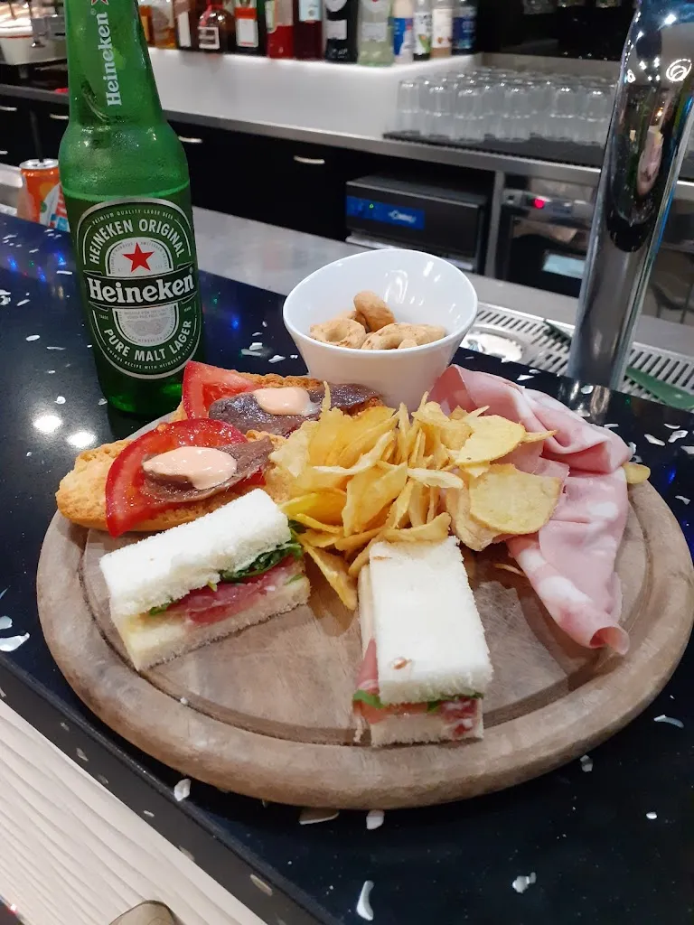 Menu_White Bar_Motta Visconti_image_5