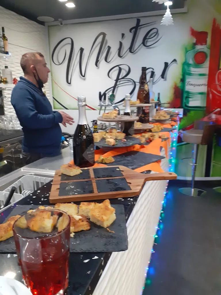 Menu_White Bar_Motta Visconti_image_8