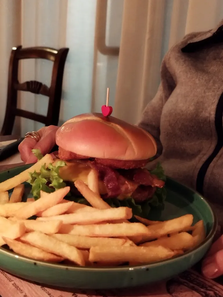 Andrea Buratti_LA TAVOLATA_Motta Visconti_review