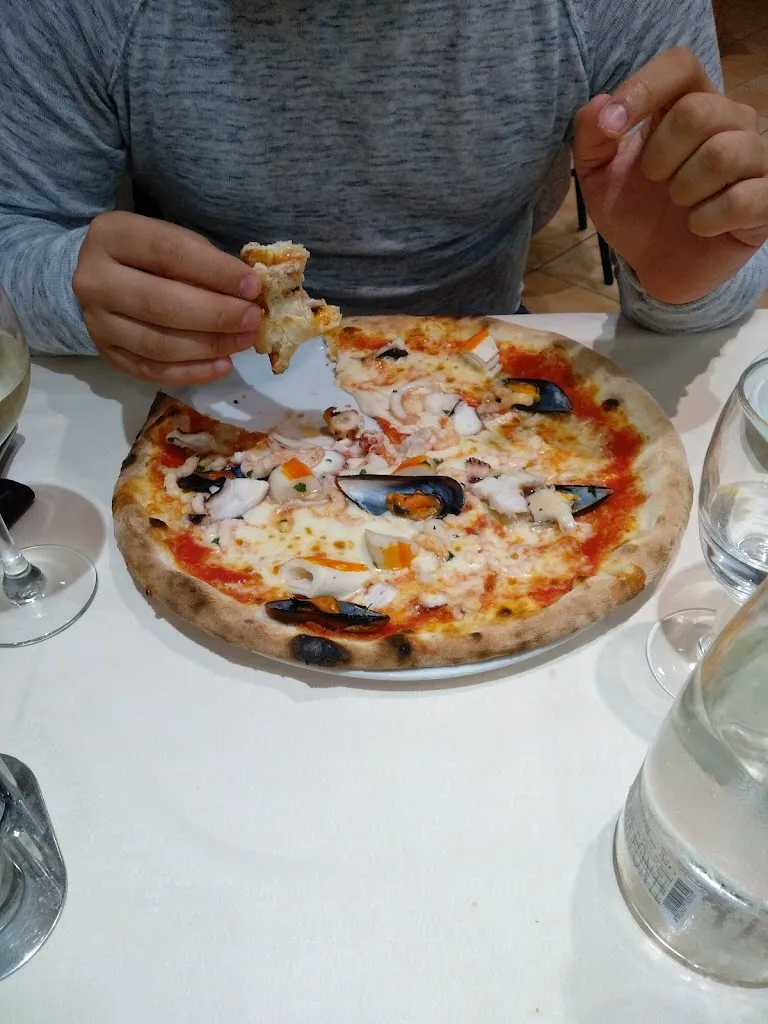 Adrian Gabriel Orbai_Roma Pizza & Restaurant_Mortara_review