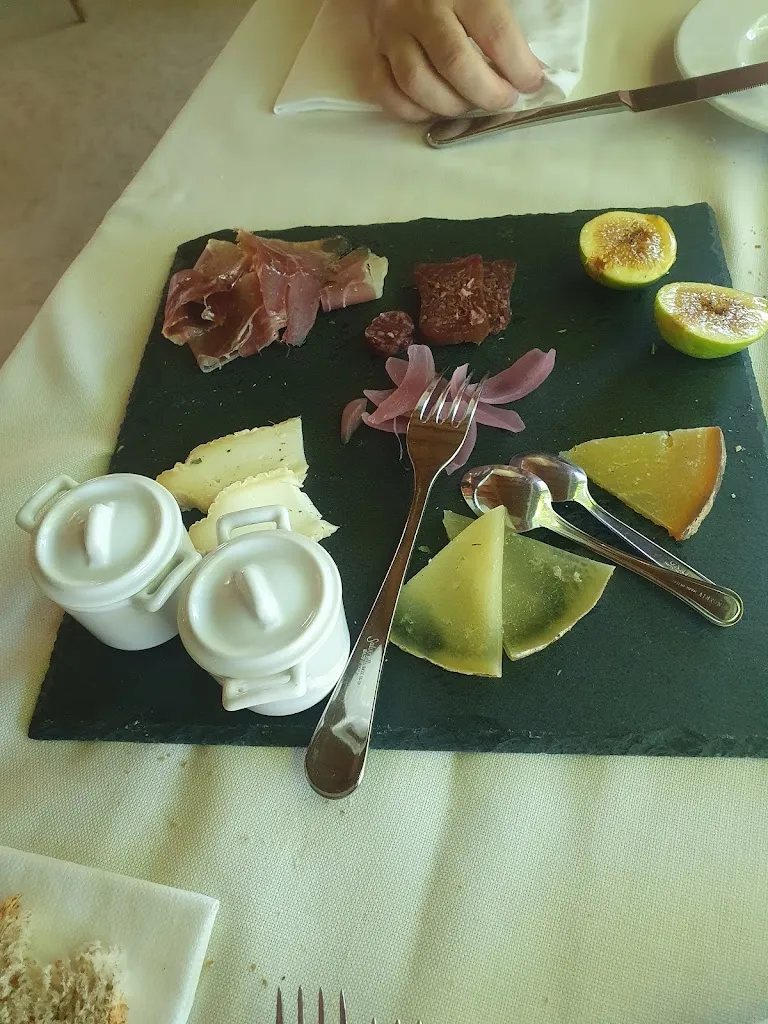 maria emanuela Alberti_Farm Land of Solina_Capestrano_review