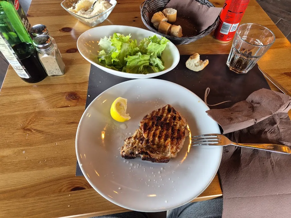 Desigual Cafè & Restaurant_Muzza di Cornegliano Laudense_slider_image_2