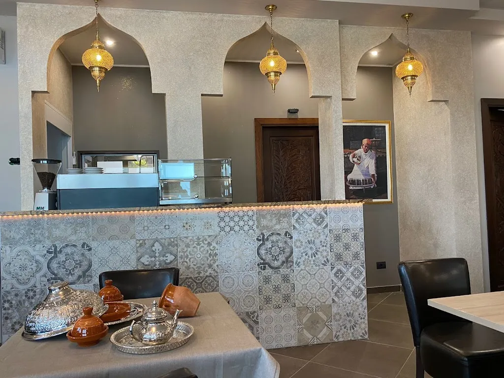 Al Riad restaurant in Mozzate