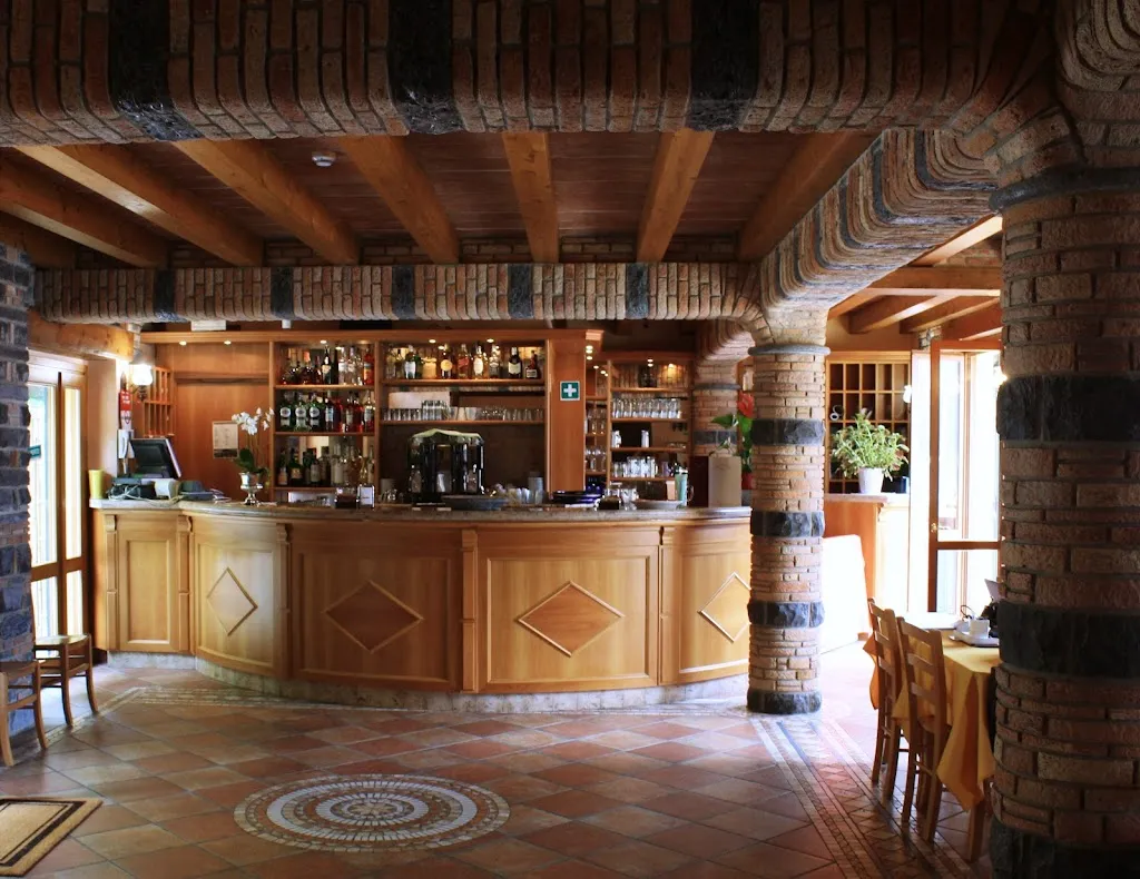 Bar la Cascata restaurant in Nesso