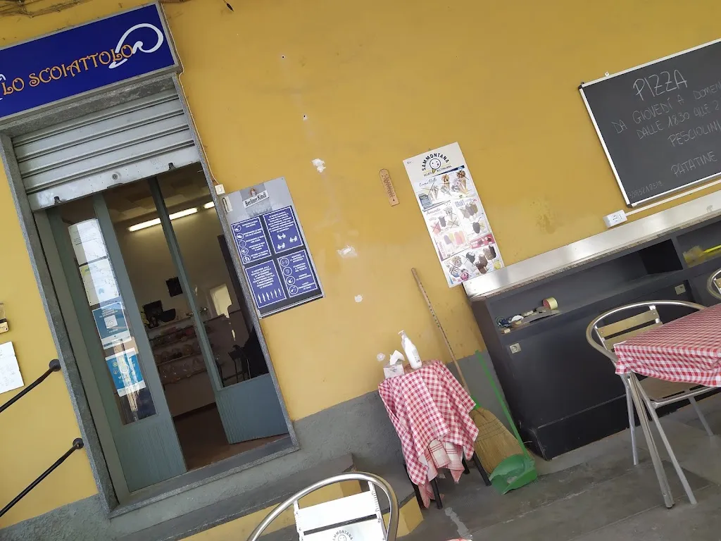 Bar Pizzeria Lo Scoiattolo restaurant in Nosate