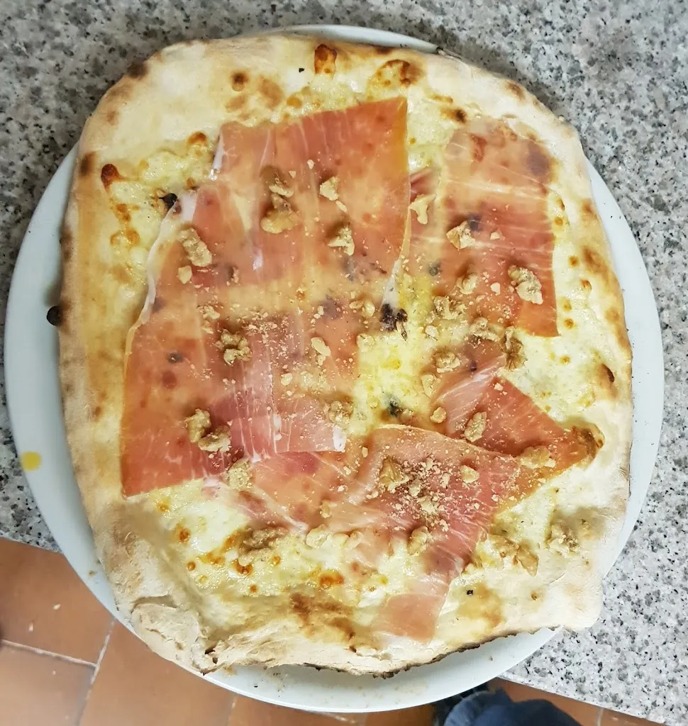 Bar Pizzeria Lo Scoiattolo_Nosate_slider_image_2