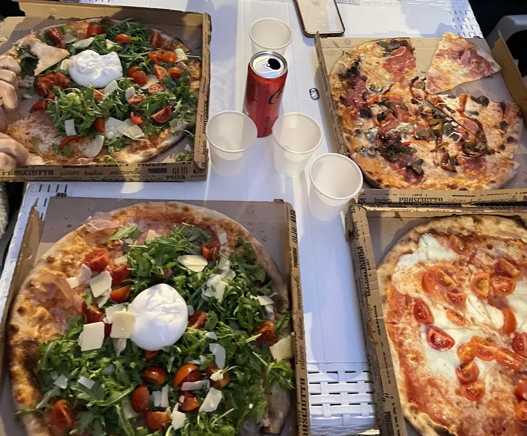 Cornelia Stein_Pizzeria d’asporto IL CAIRO_Novate Mezzola_review