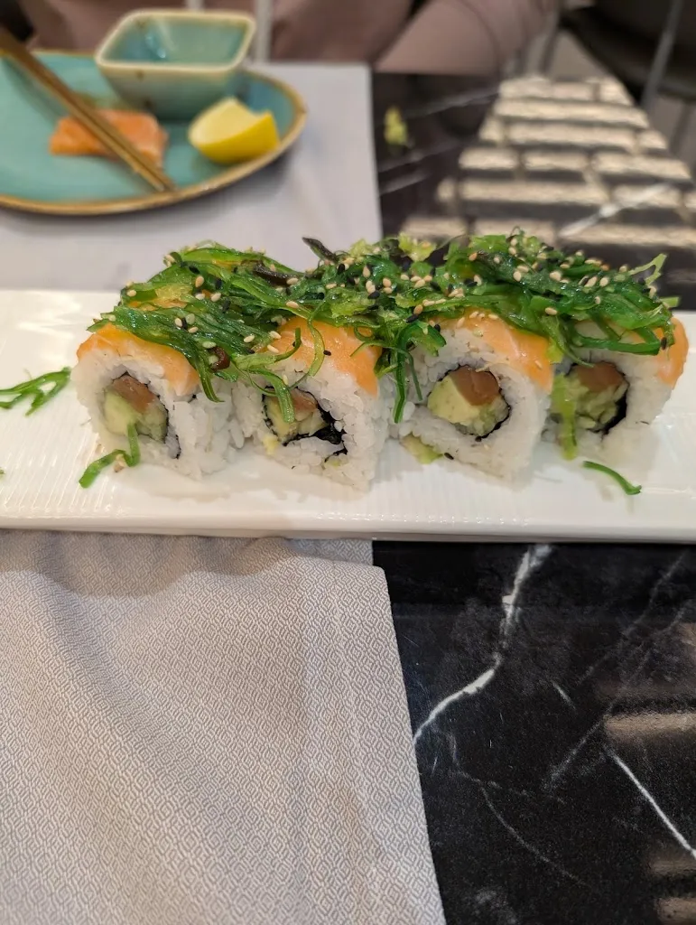 Steve Callahan_Sushi shou fusion restaurant_Novegro-Tregarezzo-San Felice_review